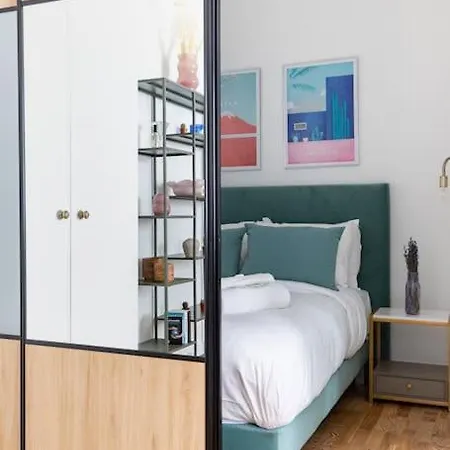 Montaigne/place De L'alma : Beautiful 4p Apartment