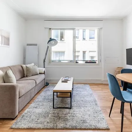 Apartment Montaigne/place De L'alma : Beautiful 4p *