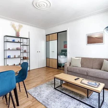 Montaigne/place De L'alma : Beautiful 4p Apartment Paris